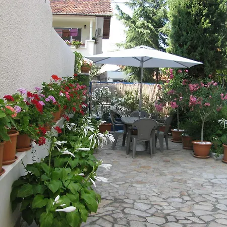 Sens בית הארחה